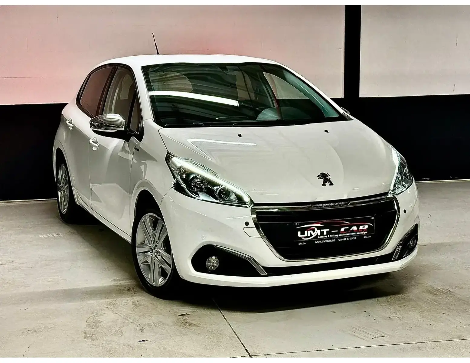 PEUGEOT 208 1.2i STYLE
