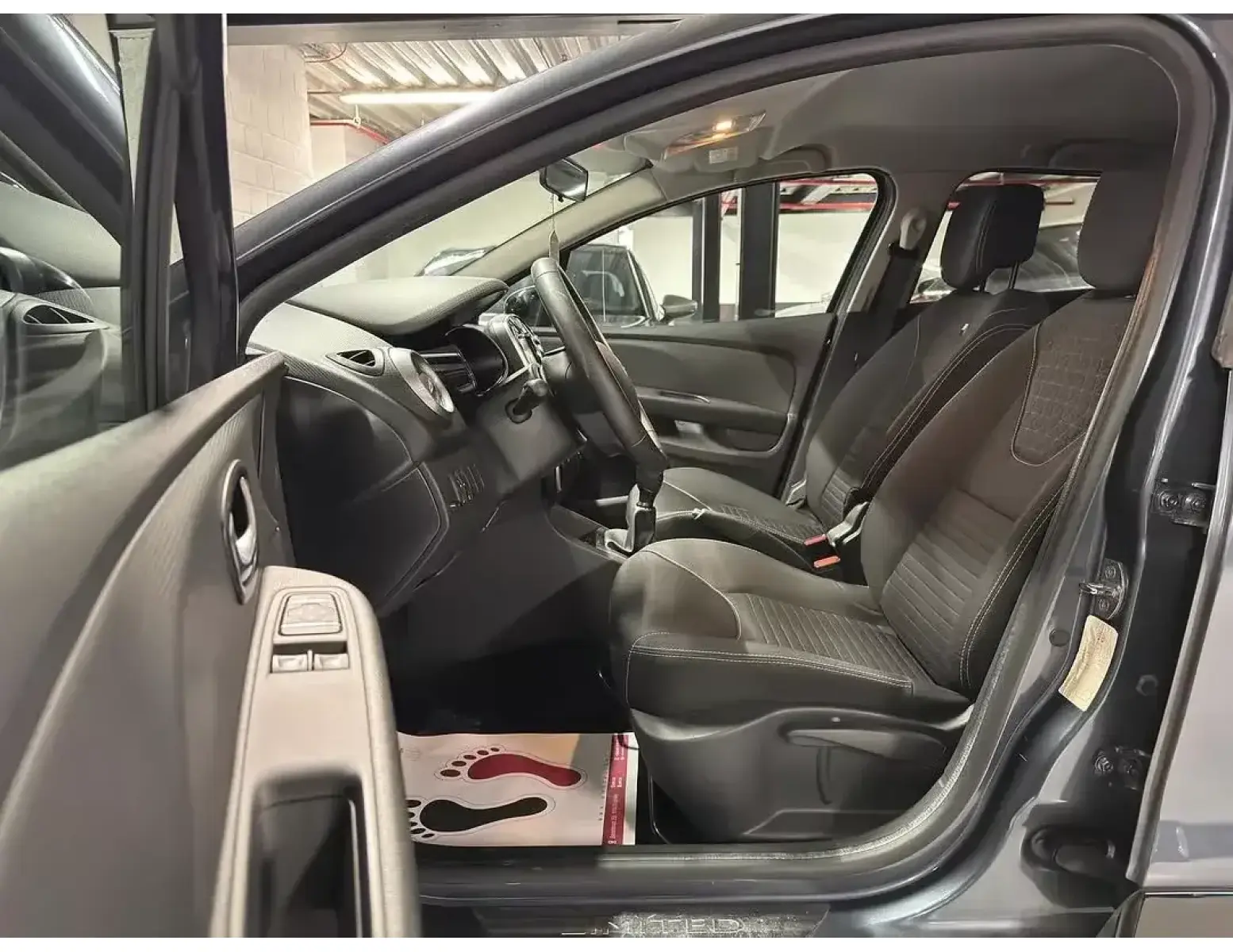 RENAULT CLIO 1.2I BENZINE 105.