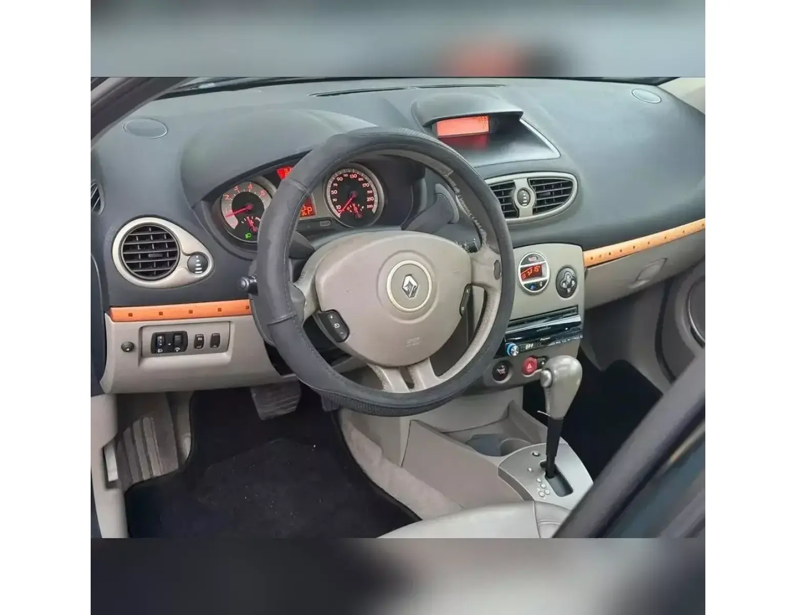 RENAULT CLIO 1.6i AUTOMAAT BENZINE PANO LEDER