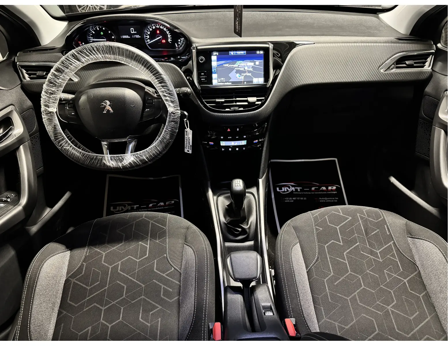 Compacte SUV met Panodak – Peugeot 2008 1.2i Benzine