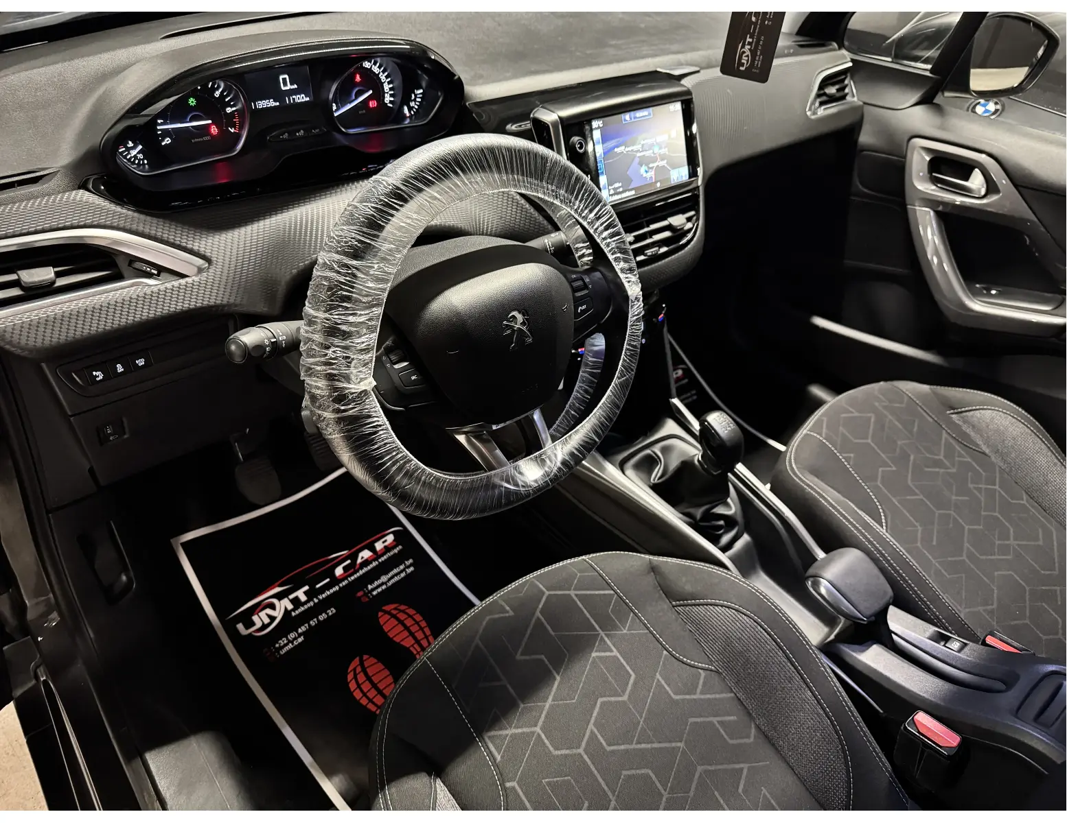 Compacte SUV met Panodak – Peugeot 2008 1.2i Benzine