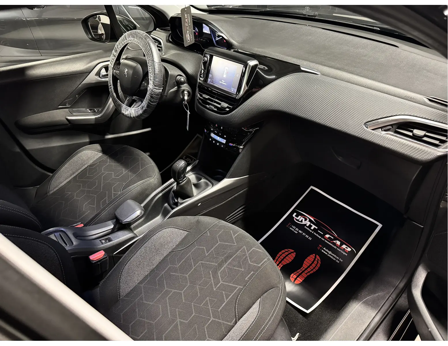Compacte SUV met Panodak – Peugeot 2008 1.2i Benzine