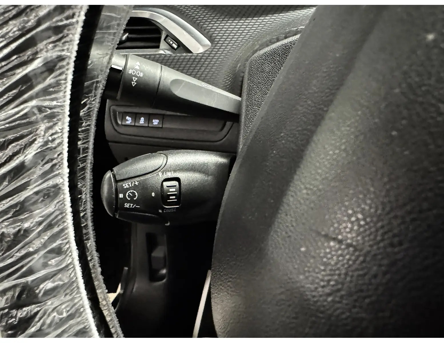 Compacte SUV met Panodak – Peugeot 2008 1.2i Benzine