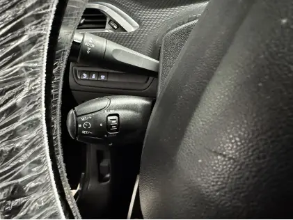 Compacte SUV met Panodak – Peugeot 2008 1.2i Benzine