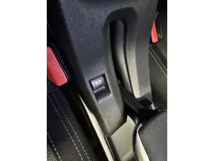 Compacte SUV met Panodak – Peugeot 2008 1.2i Benzine