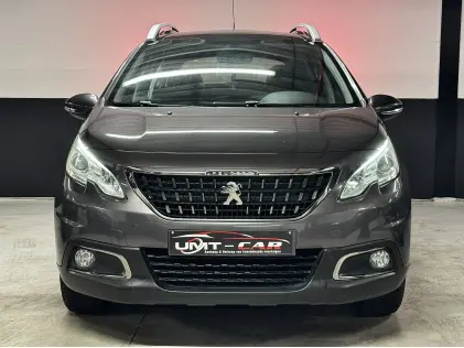 Compacte SUV met Panodak – Peugeot 2008 1.2i Benzine