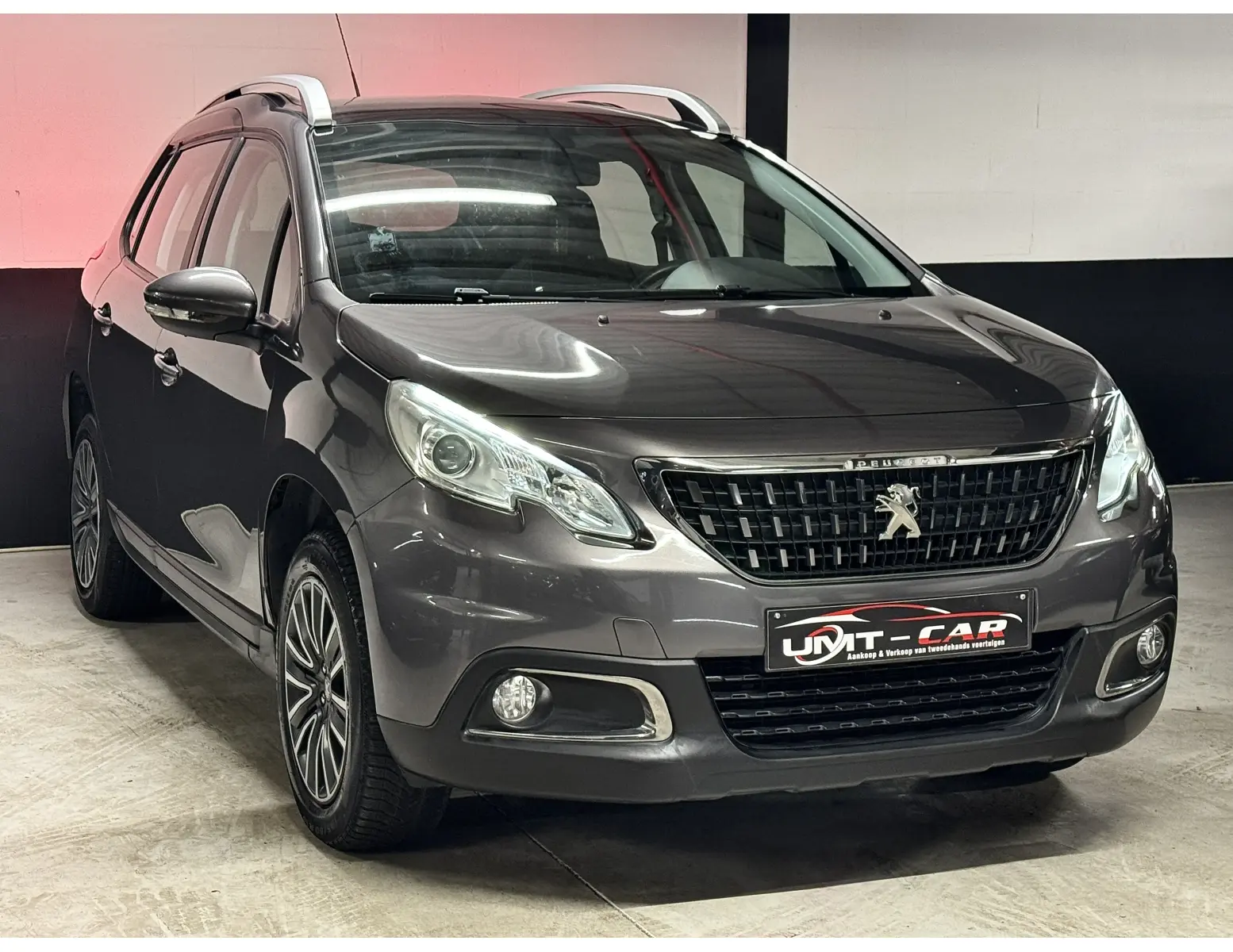 Compacte SUV met Panodak – Peugeot 2008 1.2i Benzine