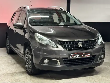 Compacte SUV met Panodak – Peugeot 2008 1.2i Benzine