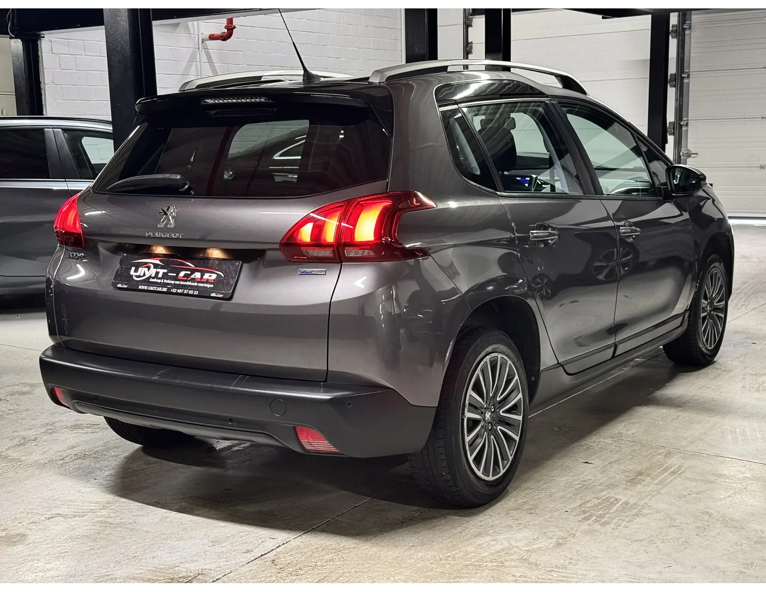 Compacte SUV met Panodak – Peugeot 2008 1.2i Benzine