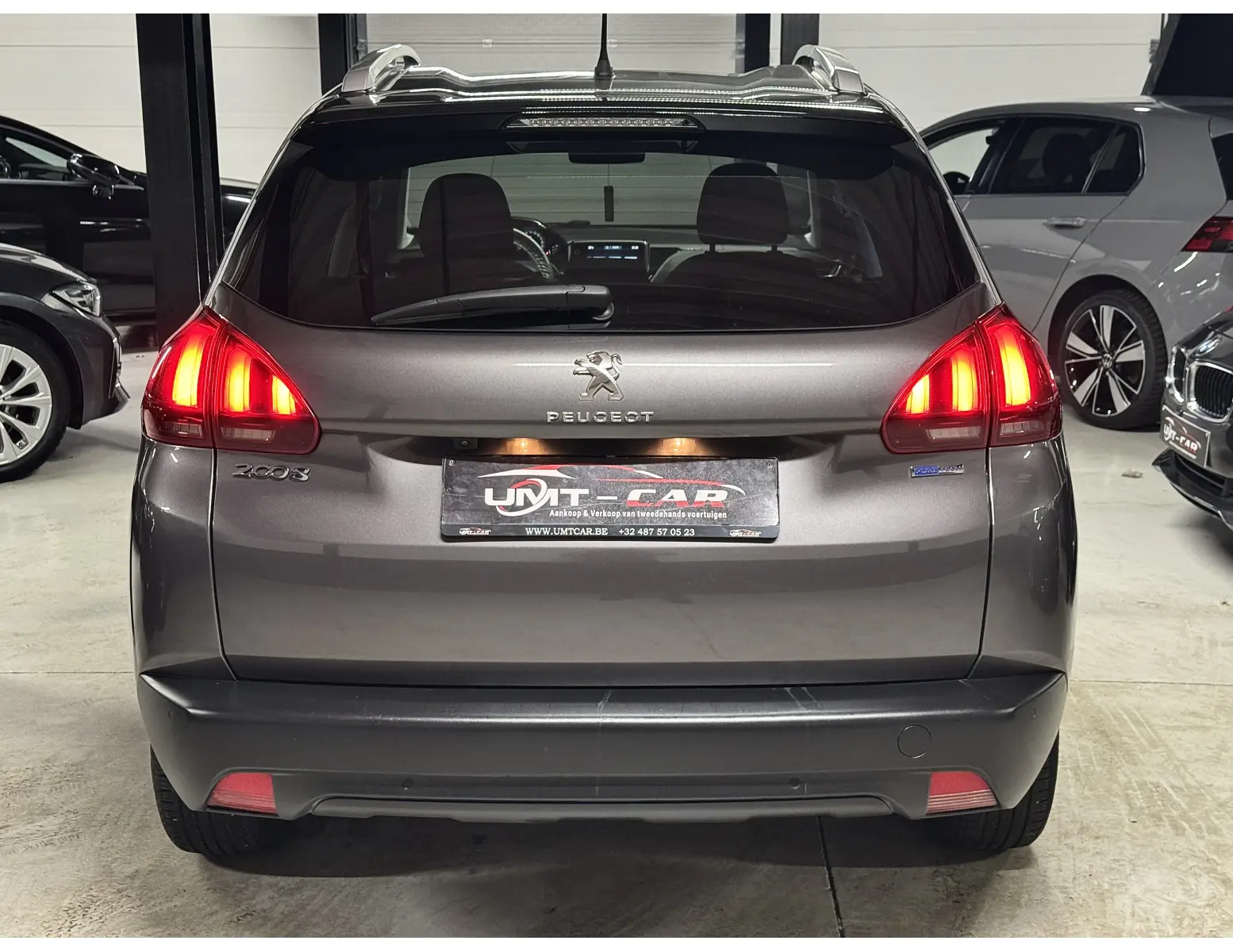 Compacte SUV met Panodak – Peugeot 2008 1.2i Benzine
