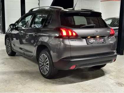 Compacte SUV met Panodak – Peugeot 2008 1.2i Benzine