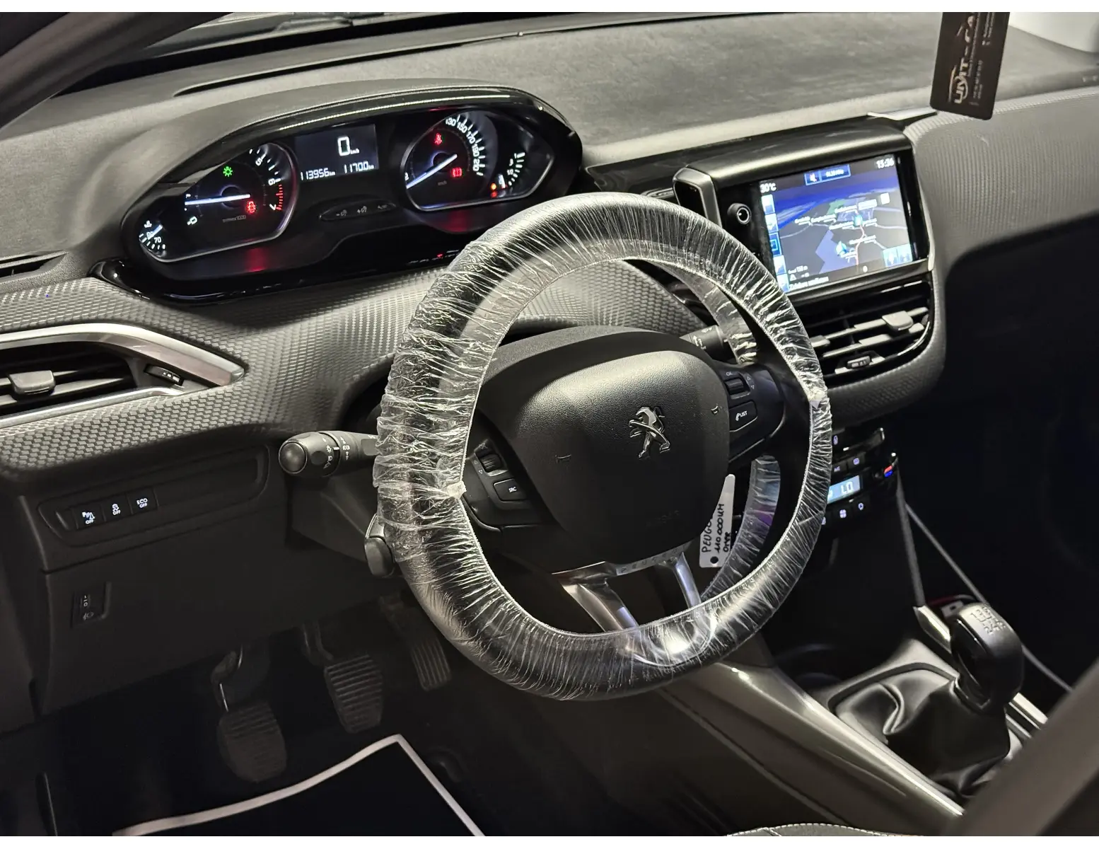 Compacte SUV met Panodak – Peugeot 2008 1.2i Benzine
