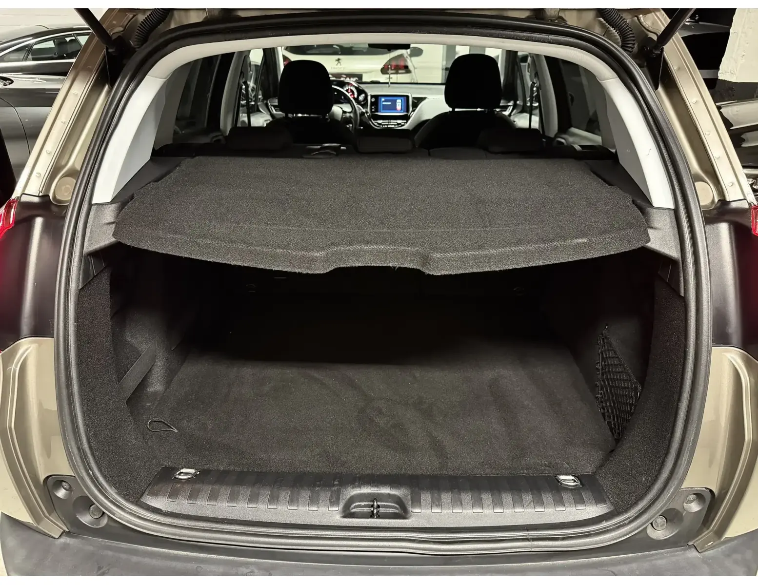 Zeldzame Beige Peugeot 2008 | 1.2i PureTech | 2017 ✅