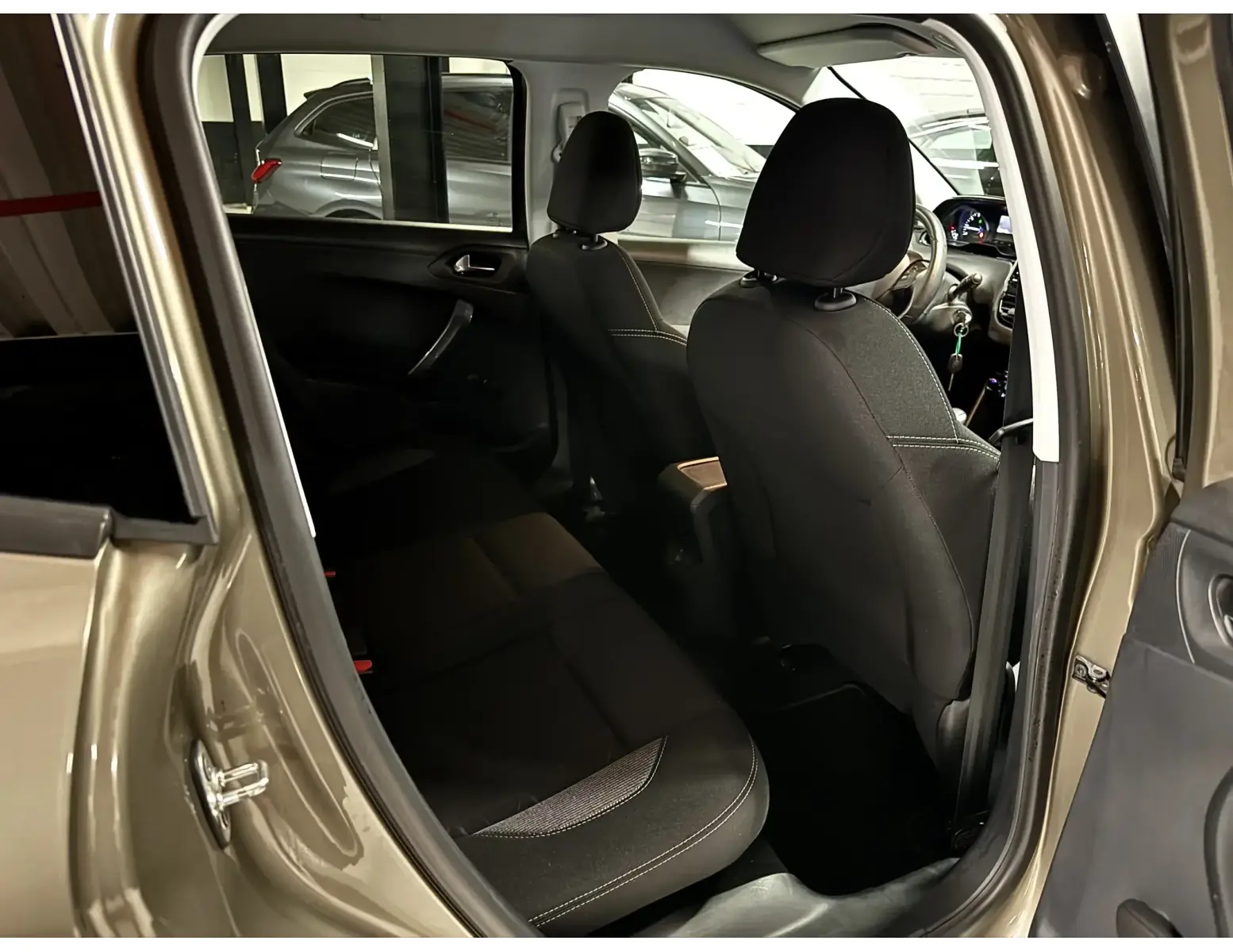 Zeldzame Beige Peugeot 2008 | 1.2i PureTech | 2017 ✅